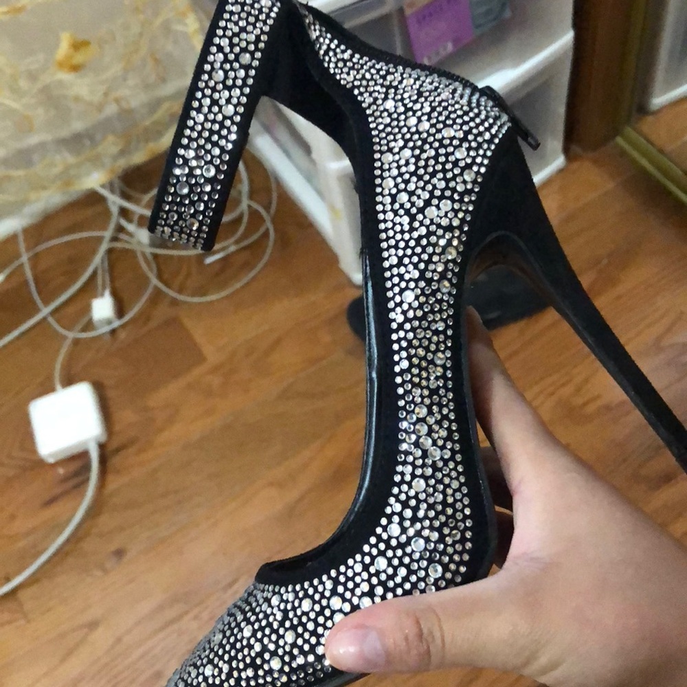 Akira shoes never worn size 6